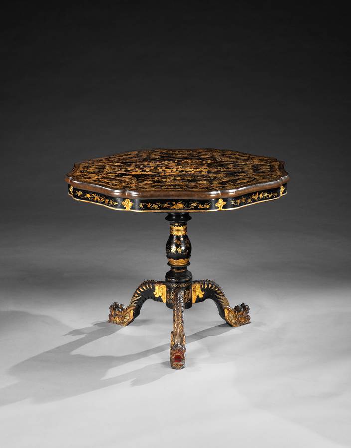 A PARTICULARLY FINE EARLY NINETEENTH CENTURY CHINESE EXPORT LACQUER CENTRE TABLE